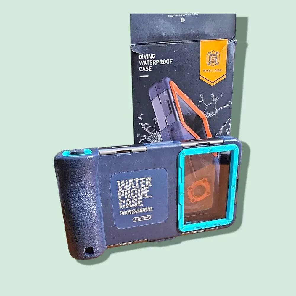 Shellbox Diving Case - Picture 2 of 4